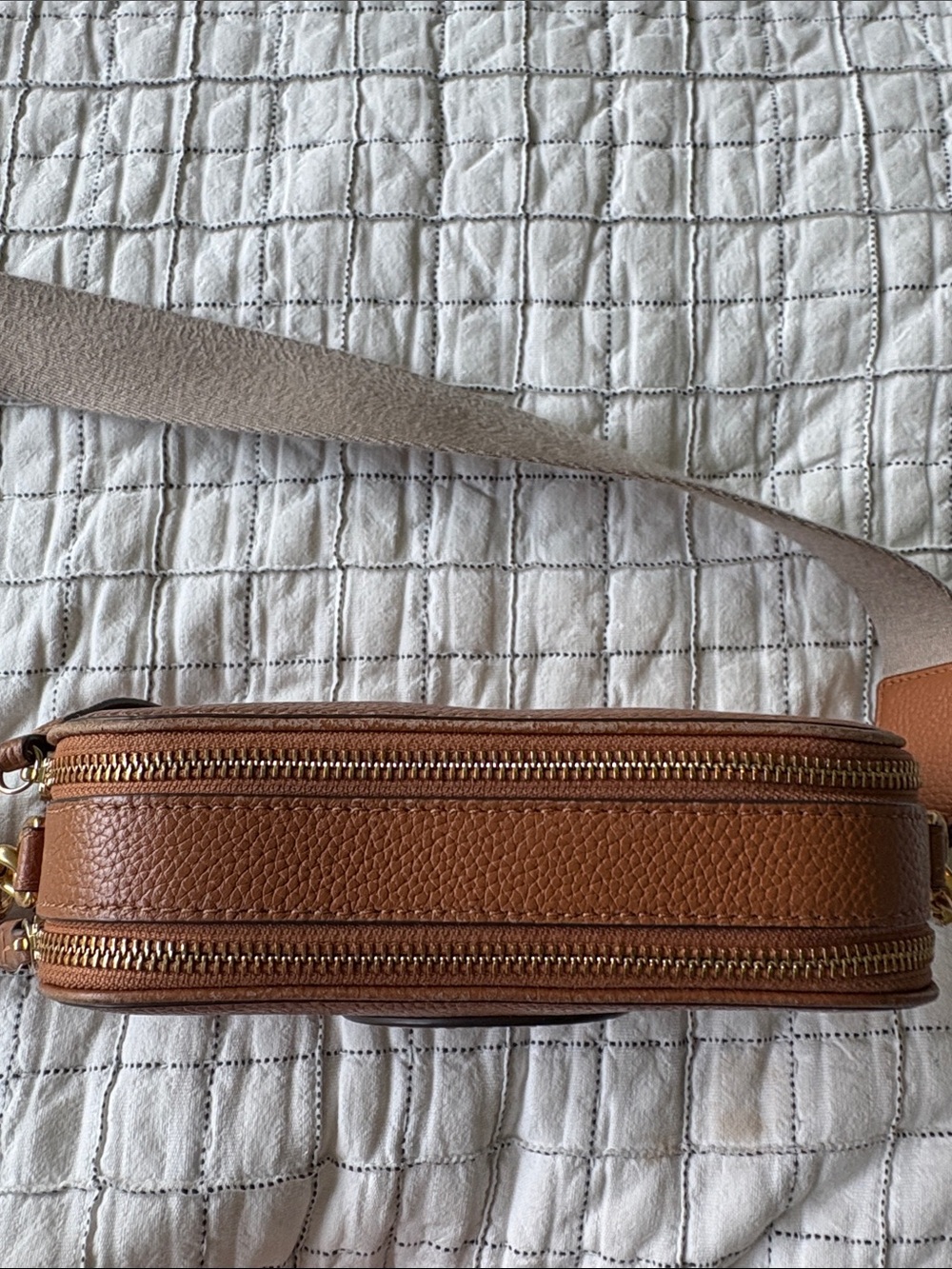 Tory Burch Caramel Pebbled Leather Crossbody Camera Bag with Wide Strap - Picture 5 of 7